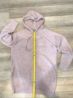 Uniqlo Women's Light Mauve Hooded Sweatshirt